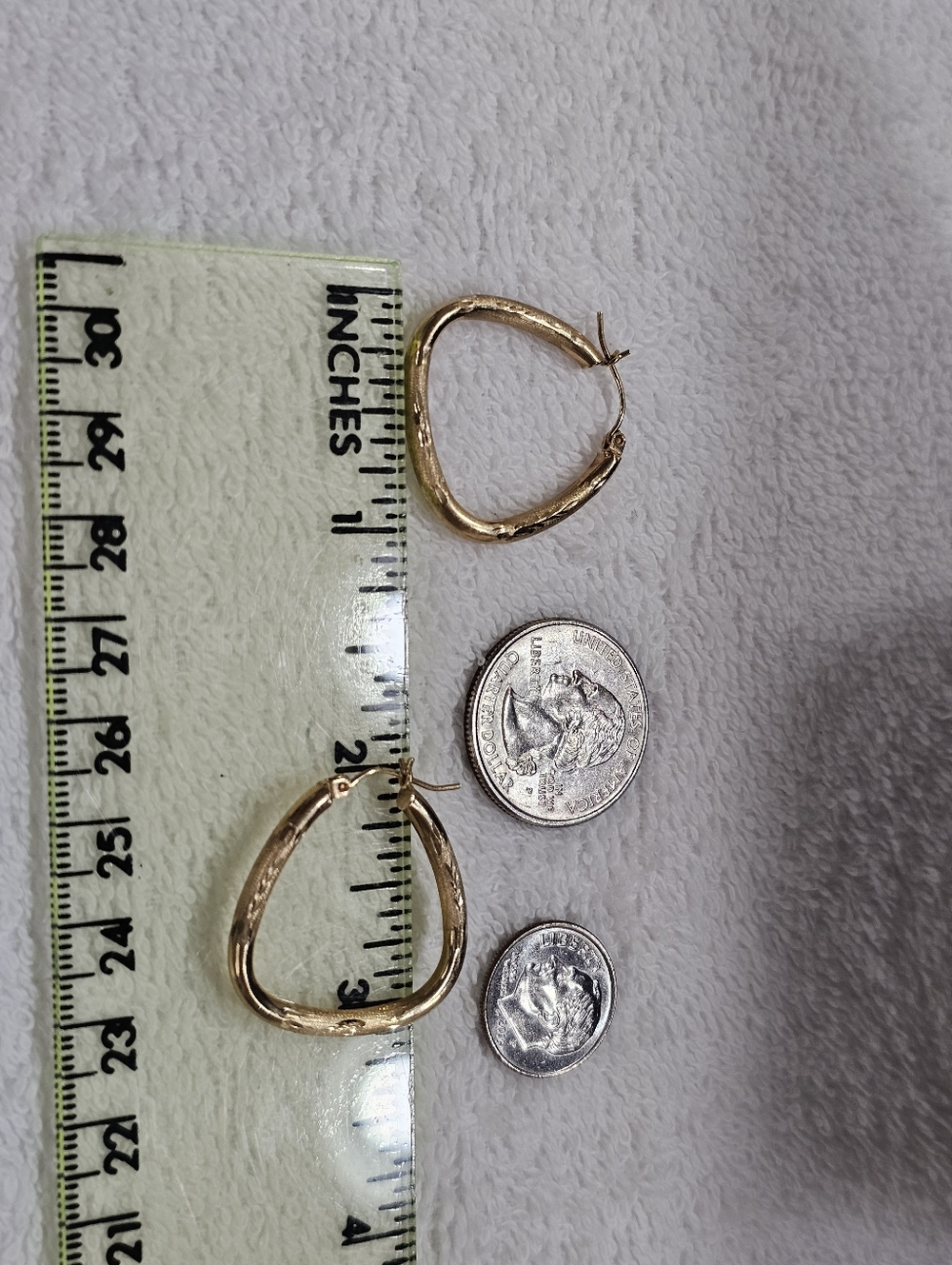 Brushed 10K Gold Earrings Diamond-Cut Design - Picture 10 of 11